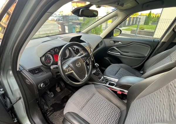 Opel Zafira cena 35000 przebieg: 159250, rok produkcji 2014 z Zabrze małe 106
